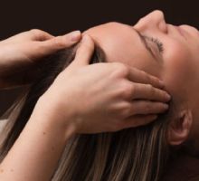 Técnica japonesa de lavado capilar: el ritual que respalda un cabello más sano