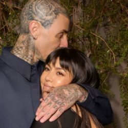 Romance en cada rincón; Kourtney Kardashian sorprende a su esposo Travis con una fiesta íntima