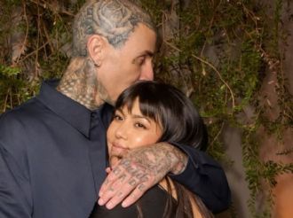 Romance en cada rincón; Kourtney Kardashian sorprende a su esposo Travis con una fiesta íntima