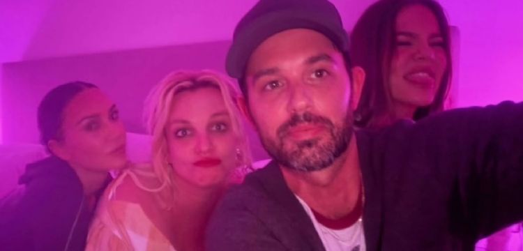 Britney Spears se une a Kim y Khloé Kardashian en divertida pijamada; fans enloquecen con las fotos