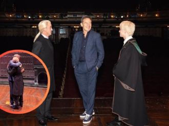 Reencuentro mágico en Broadway; Jason Isaacs visita a Tom Felton durante su regreso como Draco