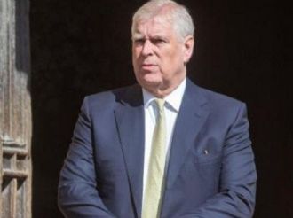 Así será la vida del ex príncipe Andrés tras perder sus títulos reales