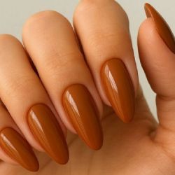 Uñas caramelo: la tendencia dulce y sofisticada que domina todo el año