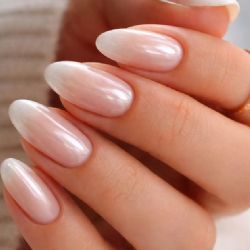Glazed Donut French: la manicura elegante que está dominando el invierno