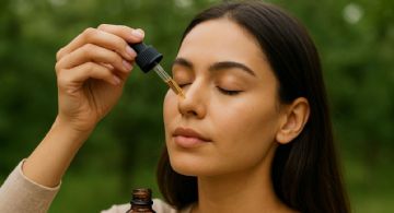 Qué son los aceites faciales y para qué sirven; la guía esencial para integrarlos a tu rutina diaria