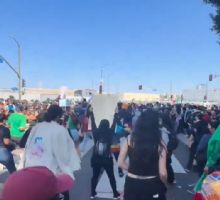 VIDEO | Protesta con ritmo: mexicanos bailan 'Payaso de Rodeo' en rechazo a operativos en EEUU