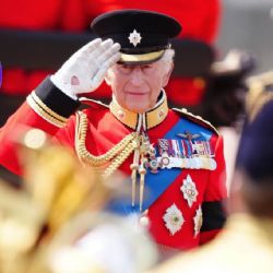 Rey Carlos III celebra su cumpleaños con emotivo homenaje a víctimas del vuelo Air India