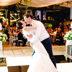 Alexis Luoma y Robert Saldaña comparten su amor infinito; se dan el 'sí' en elegante recepción | FOTOS