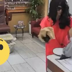 Texas: hombre disfrazado de mujer asalta salón de belleza | VIDEO