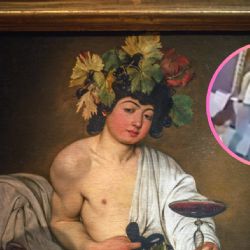 MOMENTO EXACTO: turista daña pintura del Siglo XVIII en Florencia por tomarse una selfie