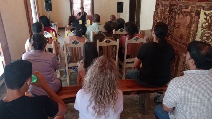 Atrapa al público charla sobre leyendas neolaredenses en la Galería Bravo