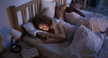 Tu celular podría estar arruinando tu sueño y ni siquiera lo sabías