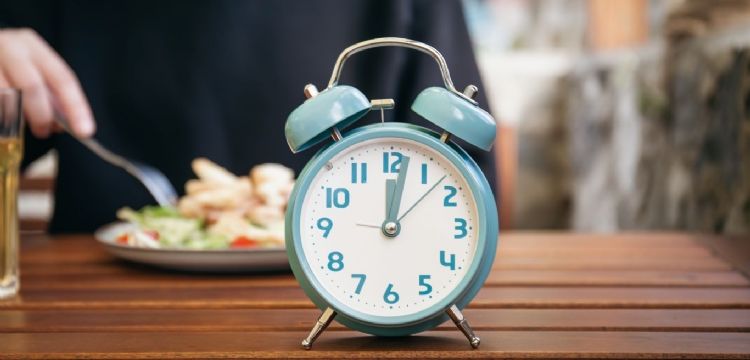 ¿Ayuno intermitente? Así funciona y estos son sus beneficios reales
