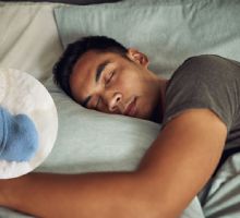 ¿Quieres dormir como bebé? Prueba el swaddling para adultos