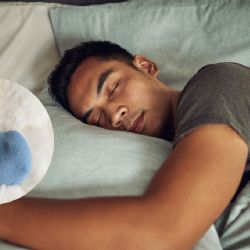 ¿Quieres dormir como bebé? Prueba el swaddling para adultos