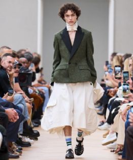 París se rinde ante el debut de Jonathan Anderson en Dior: elegancia con alma y caos calculado