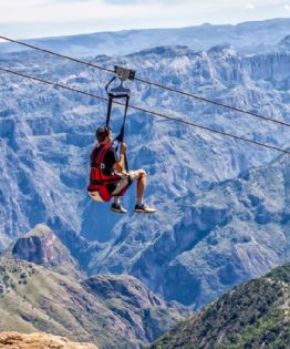 ¿Te atreves a volar a 100 km/h por una de las tirolesas más largas del mundo? Aquí te contamos dónde