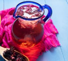 ¿Para qué sirve el agua de jamaica con laurel y canela? La bebida viral que conquista TikTok