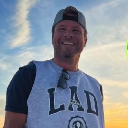 Brian, de Backstreet Boys demanda a la policía de Florida por permitir invasiones a su playa privada