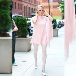 Minimalismo chic: Pamela Anderson deslumbra con look rosa en Nueva York