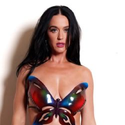Multa a Katy Perry en España: 6 mil euros por grabar 'Lifetimes' en zona protegida | VIDEO