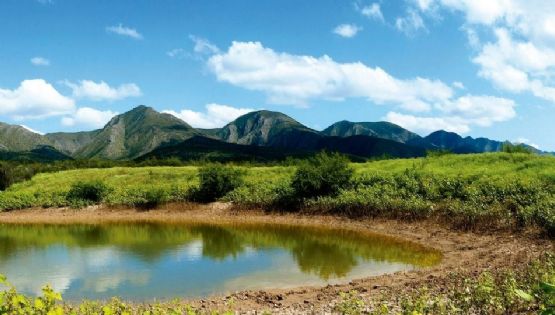 Un baño de luz entre sierras y agua tibia: rutas para atesorar