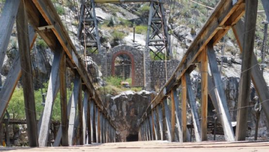 Bajo el sol duranguense, arcos de piedra y viento de altura... el puente colgante de la memoria