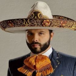 Leonardo Aguilar niega compra de reconocimientos y pide votos para Premios Juventud 2025 | VIDEO