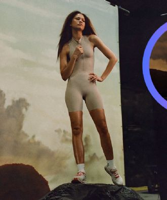 Zendaya marca tendencia con el lanzamiento de estos tenis; ¿elegantes, deportivos?, ¡descúbrelo!