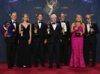 Se llevó a cabo la entrega de los Premios Emmy 2025; ¿quiénes fueron los triunfadores de la noche?