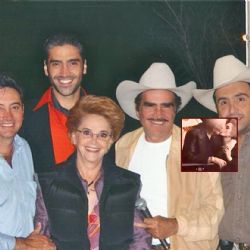 Viuda de Vicente Fernández es captada besando a otro hombre; ¿quién es el misterioso personaje?